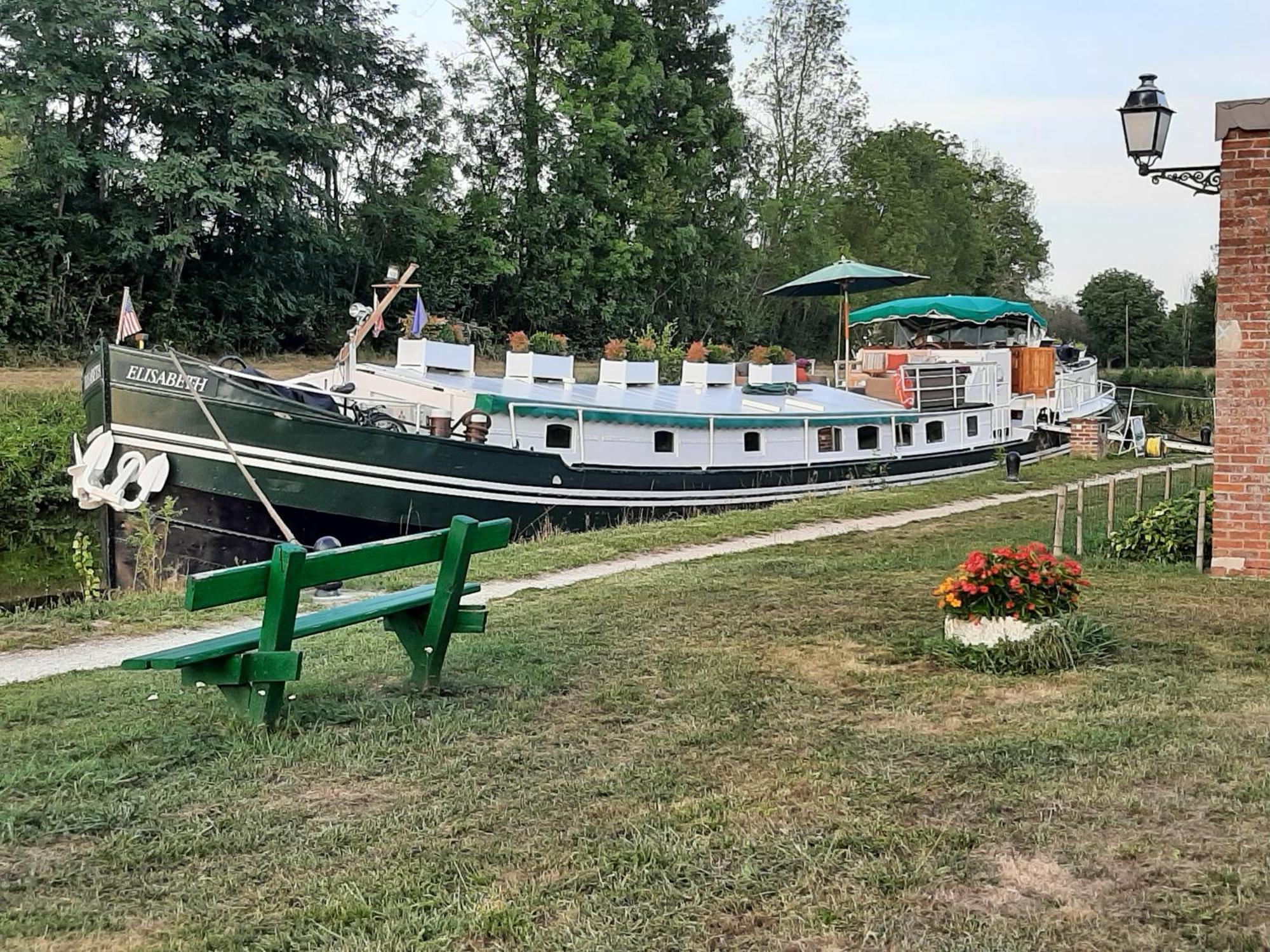 Gite Le Murier Blanc Deux Rivieres Екстериор снимка